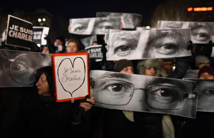4551179_6_ec1b_people-gather-on-union-square-january-7-2015_3f63ff32250b3e3881d2445d68052e2e